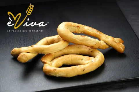 Délicieux taralli, parfaits pour une recette simple et savoureuse. Le logo "éViva" est visible.