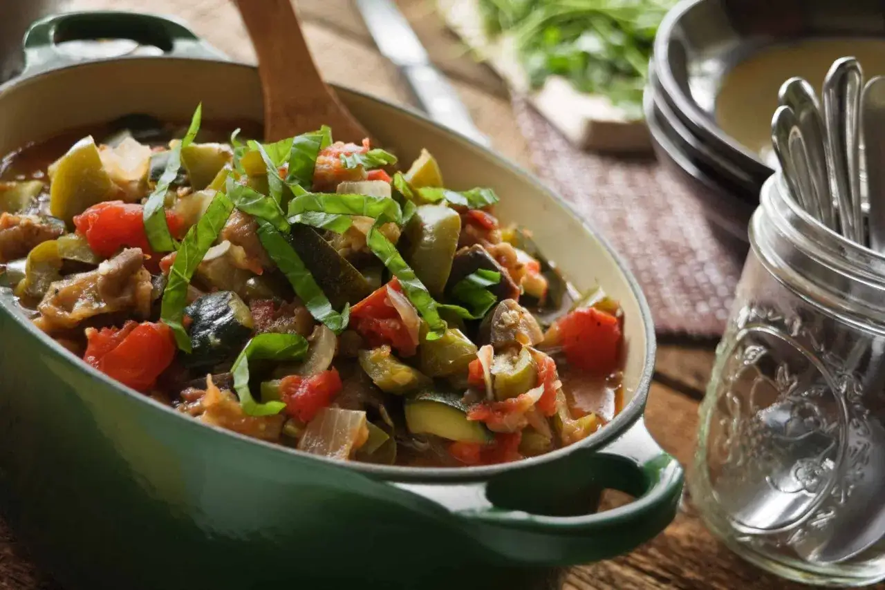 Ratatouille coloré et savoureux, prêt à être dégusté. Parfait pour une recette Cookeo facile et rapide.