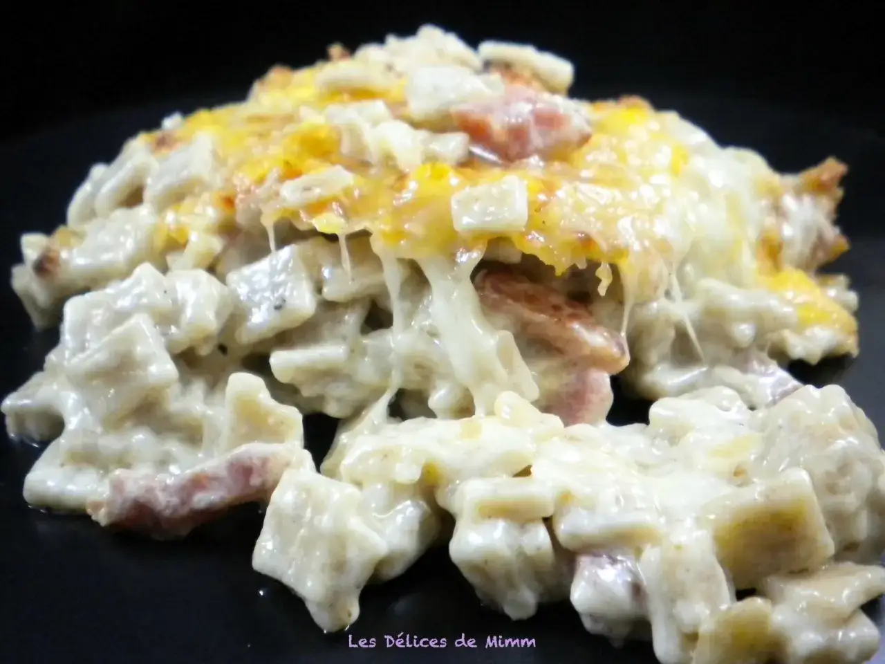 Un délicieux gratin de crozet, crémeux et gratiné, avec des lardons savoureux.